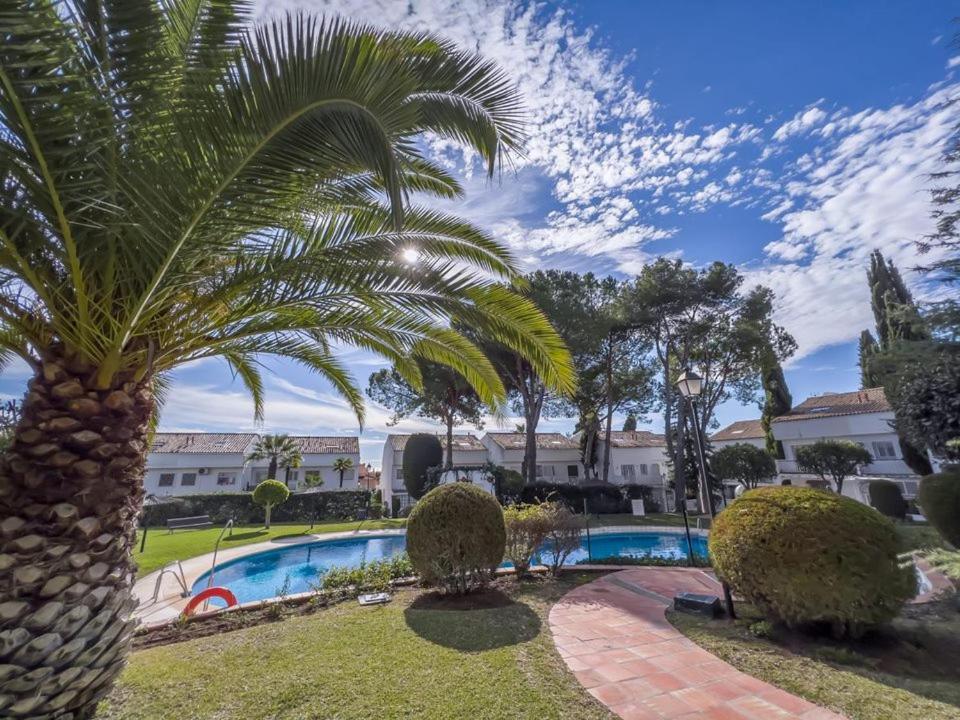 Bajo Con Jardin En La Milla De Oro Marbella Exterior foto