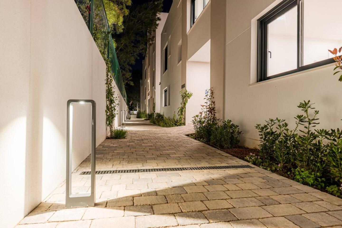 Bajo Con Jardin En La Milla De Oro Marbella Exterior foto