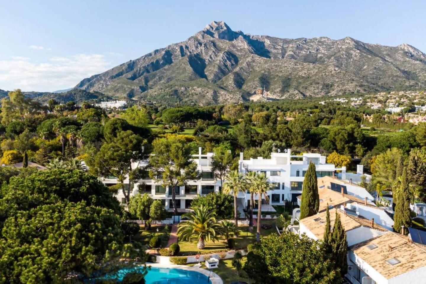 Bajo Con Jardin En La Milla De Oro Marbella Exterior foto